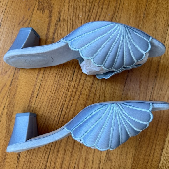 Reformation Waldena Mule Mist Satin Scallop Shell Size 9 LIKE NEW - Picture 5 of 10